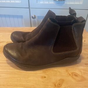 Born Womens Chelsea Ankle Boots Leather Winter Layers Size 9 Comfort